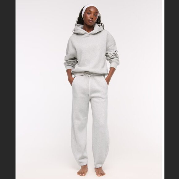 NWT ABERCROMBIE HIGH RISE BARREL SUNDAY SWEATPANTS--WOMEN'S SMALL--GREY - Picture 2 of 11